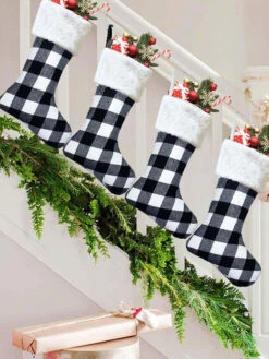Christmas Gift Bags Christmas Door Hanging Decorations Plaid Cloth Christmas Socks Gift Bags